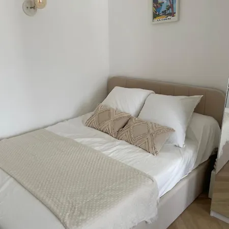 Perche Sur Les Toits, Avec Ascenseur, 16 Eme Quartier Calme Securise- Proche Quai Seine Roland Garros * Parigi