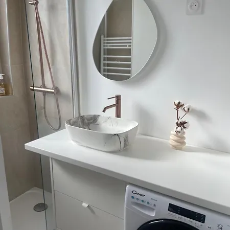 Perche Sur Les Toits, Avec Ascenseur, 16 Eme Quartier Calme Securise- Proche Quai Seine Roland Garros * Parigi