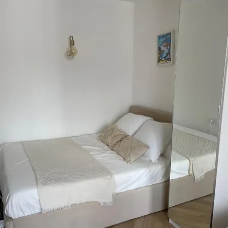 Perche Sur Les Toits, Avec Ascenseur, 16 Eme Quartier Calme Securise- Proche Quai Seine Roland Garros *